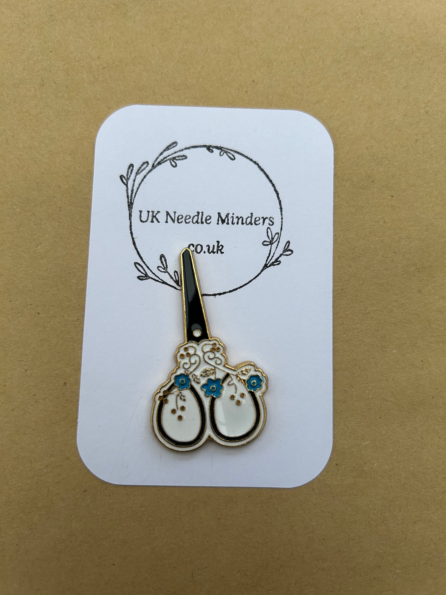 Embrodery Scissors enamel needle minder