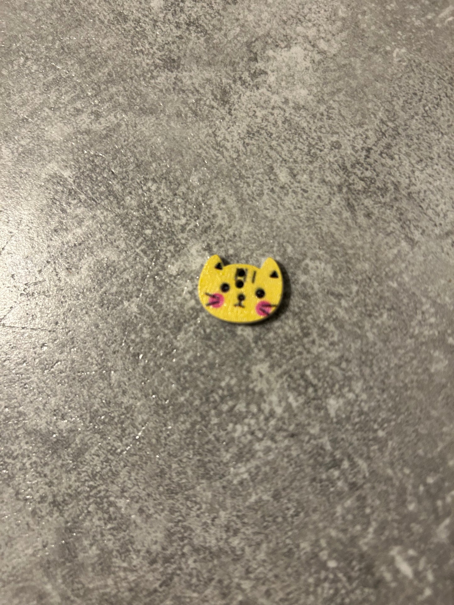 Wooden Cat needle minder