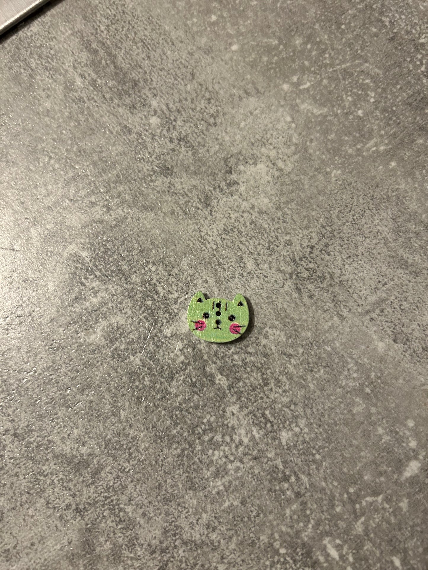 Wooden Cat needle minder