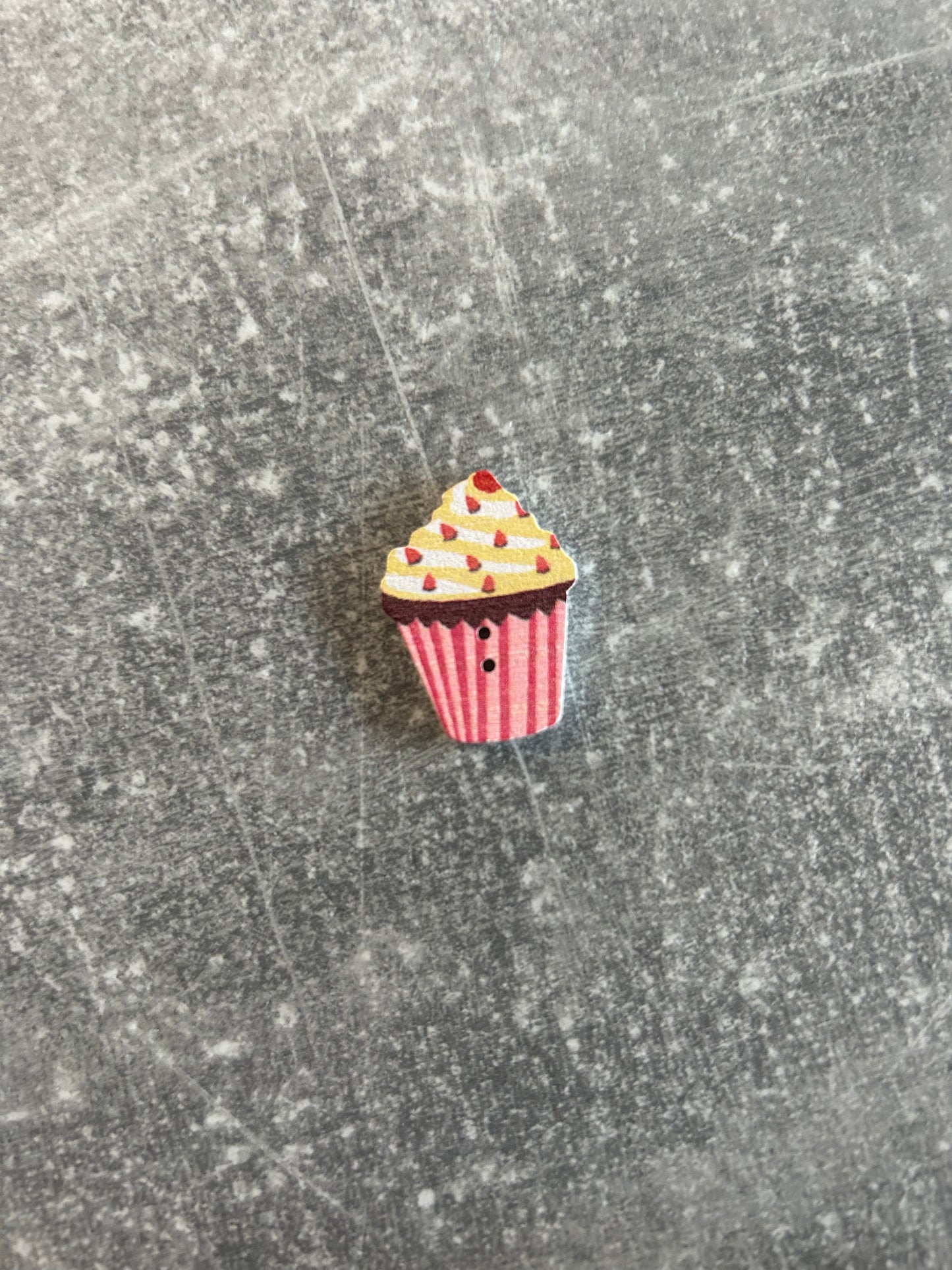 Wooden Cupcake needle minder