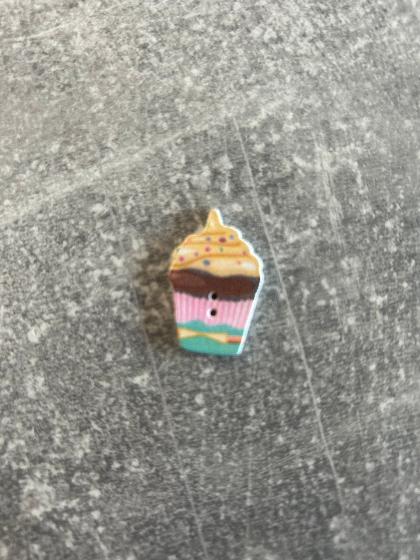 Wooden Cupcake needle minder