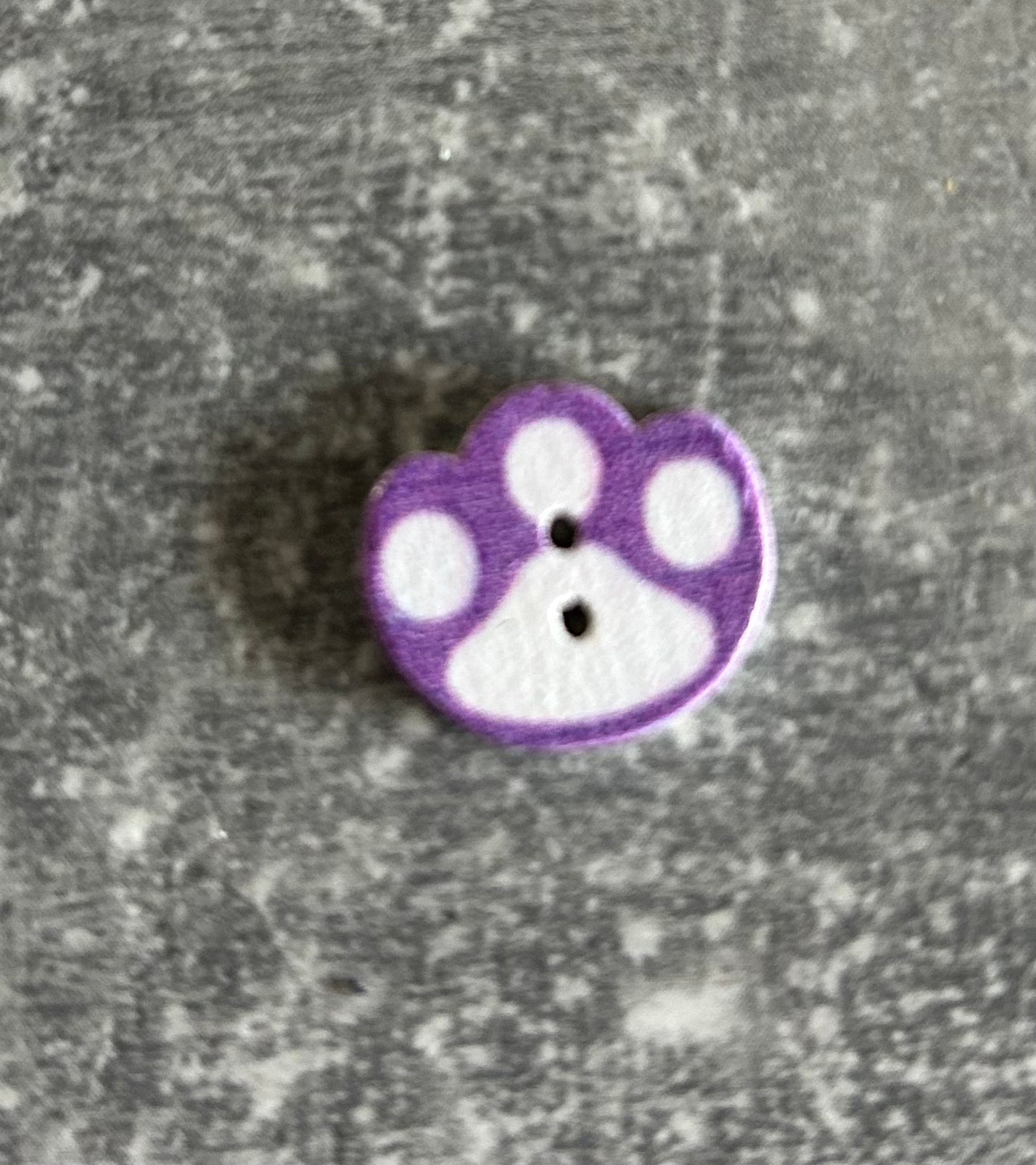 Wooden Paw Print needle minder