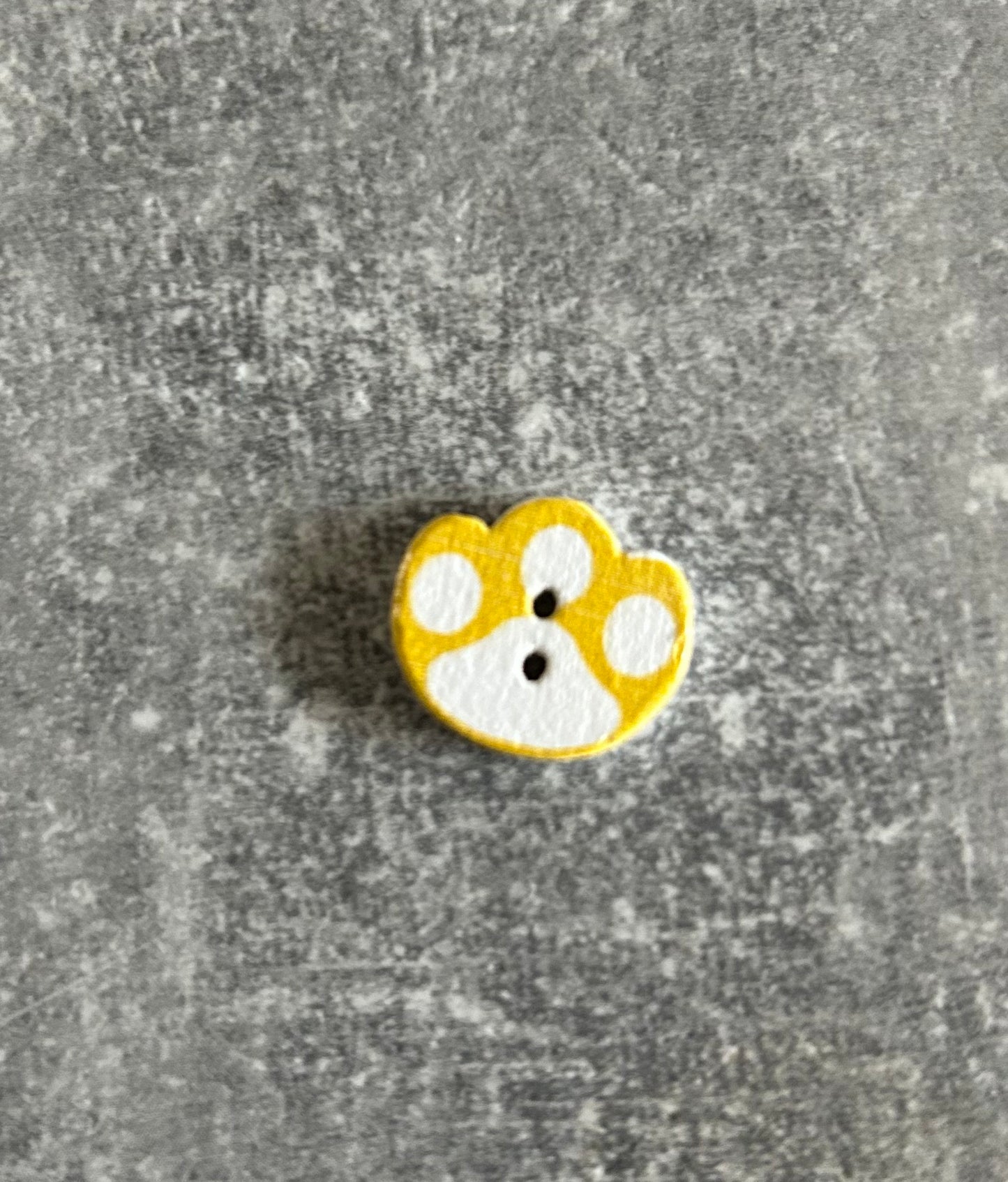 Wooden Paw Print needle minder