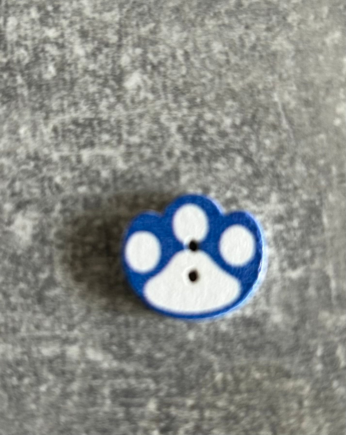 Wooden Paw Print needle minder