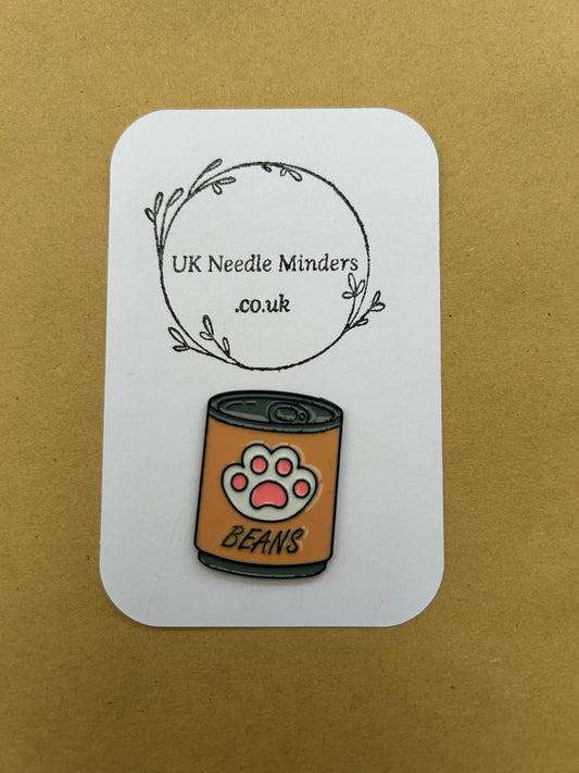 Toe Beans Cat enamel needle minder