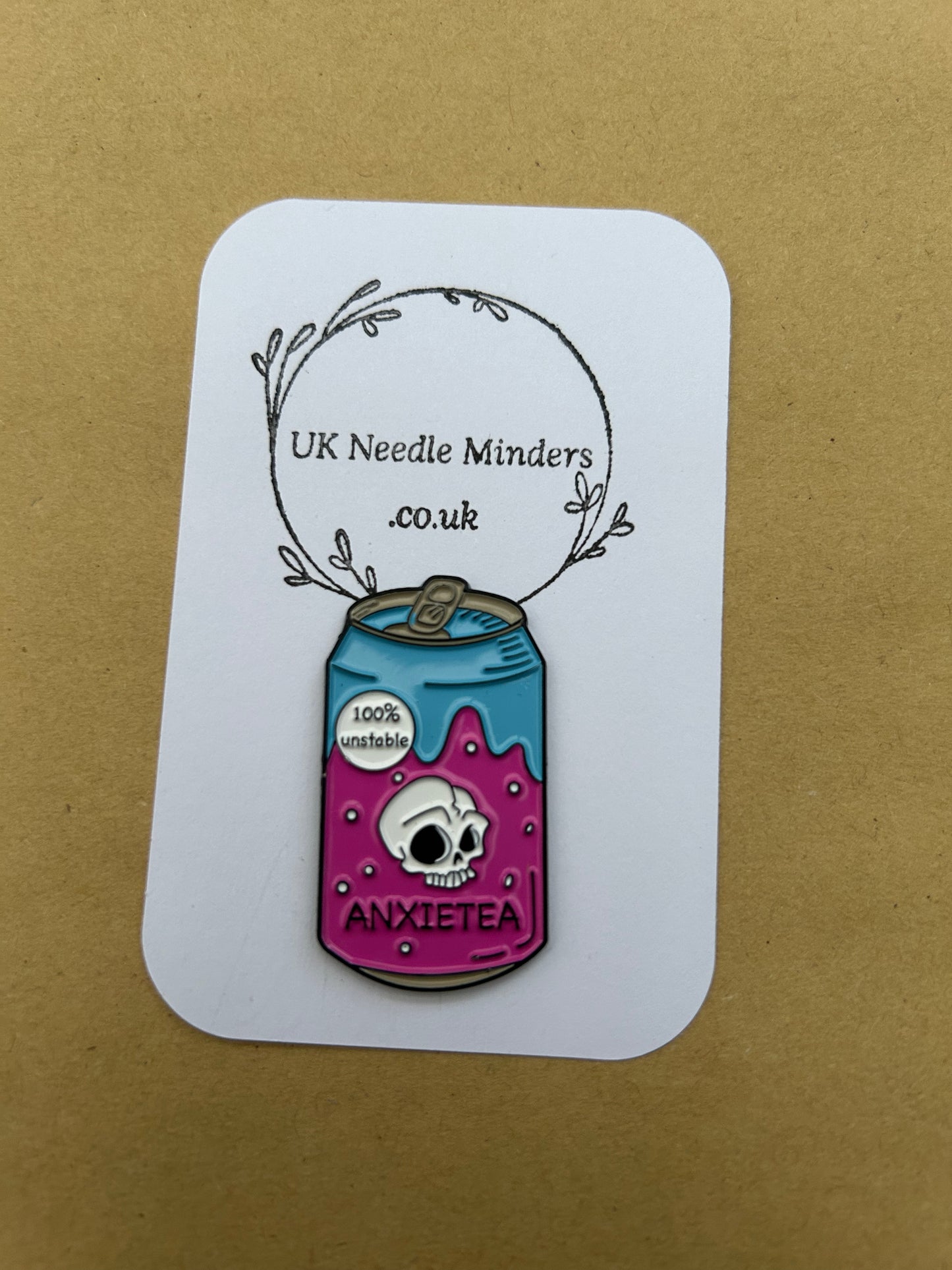 Anxietea enamel needle minder