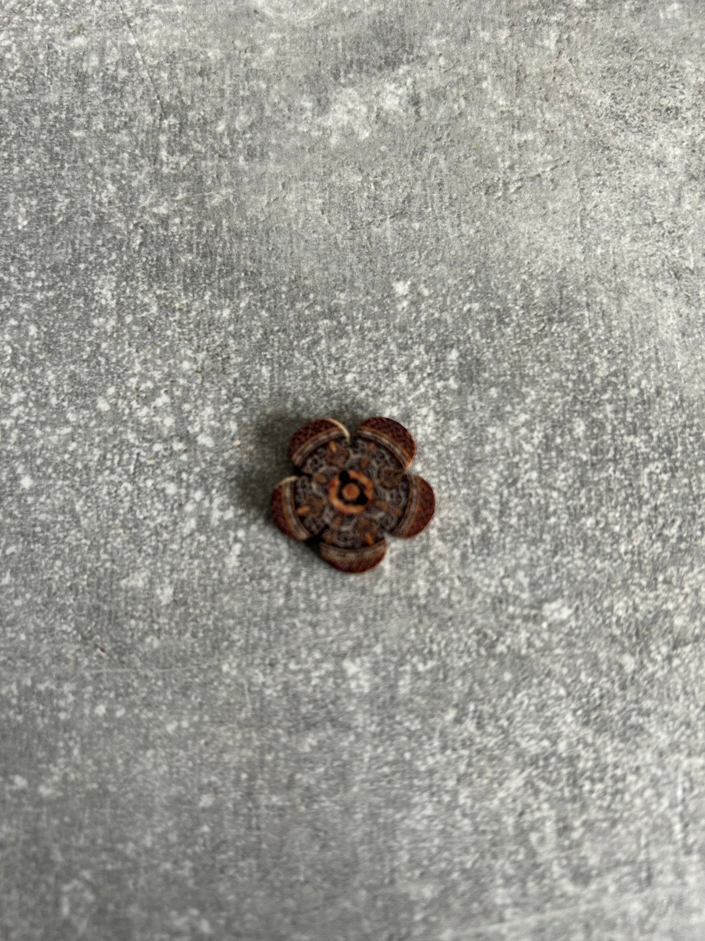 Wooden Flower needle minder