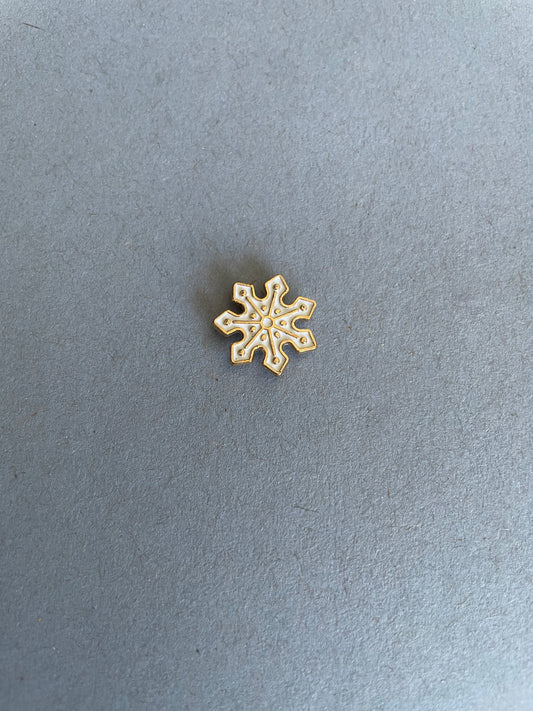 Snowflake metal needle minder
